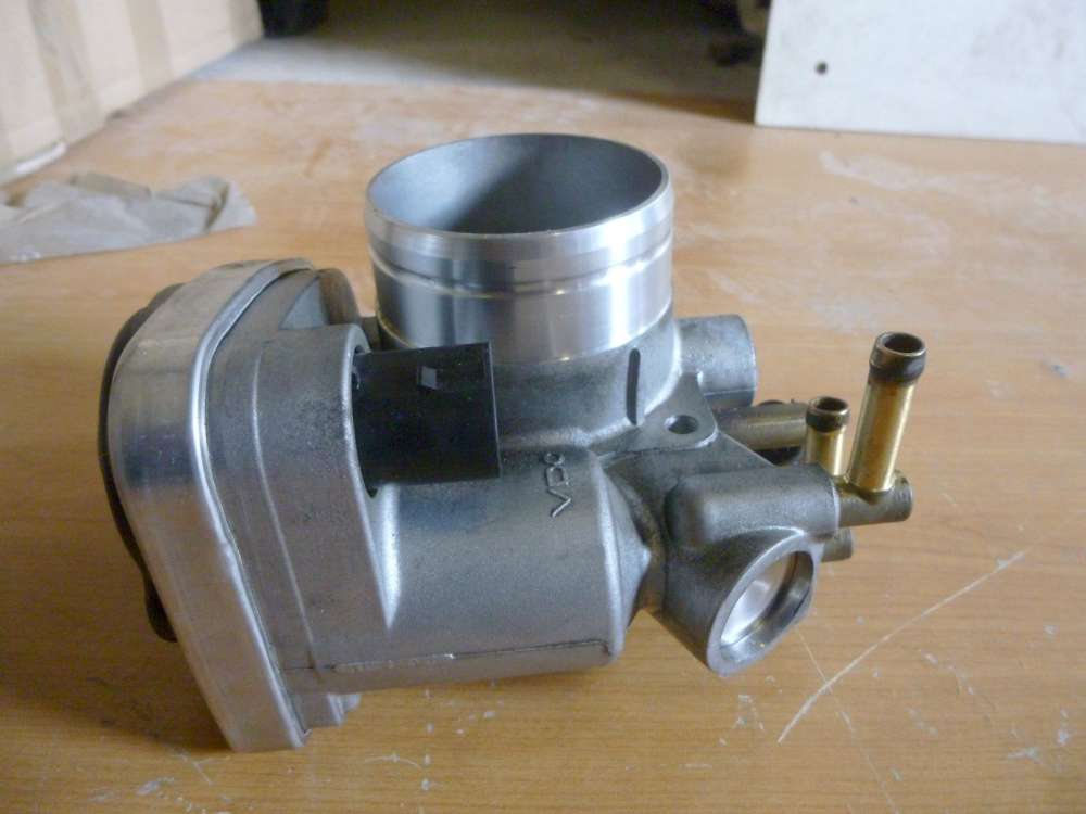 VW Touran 1T Drosselklappe 06A133062AB A2C53042125