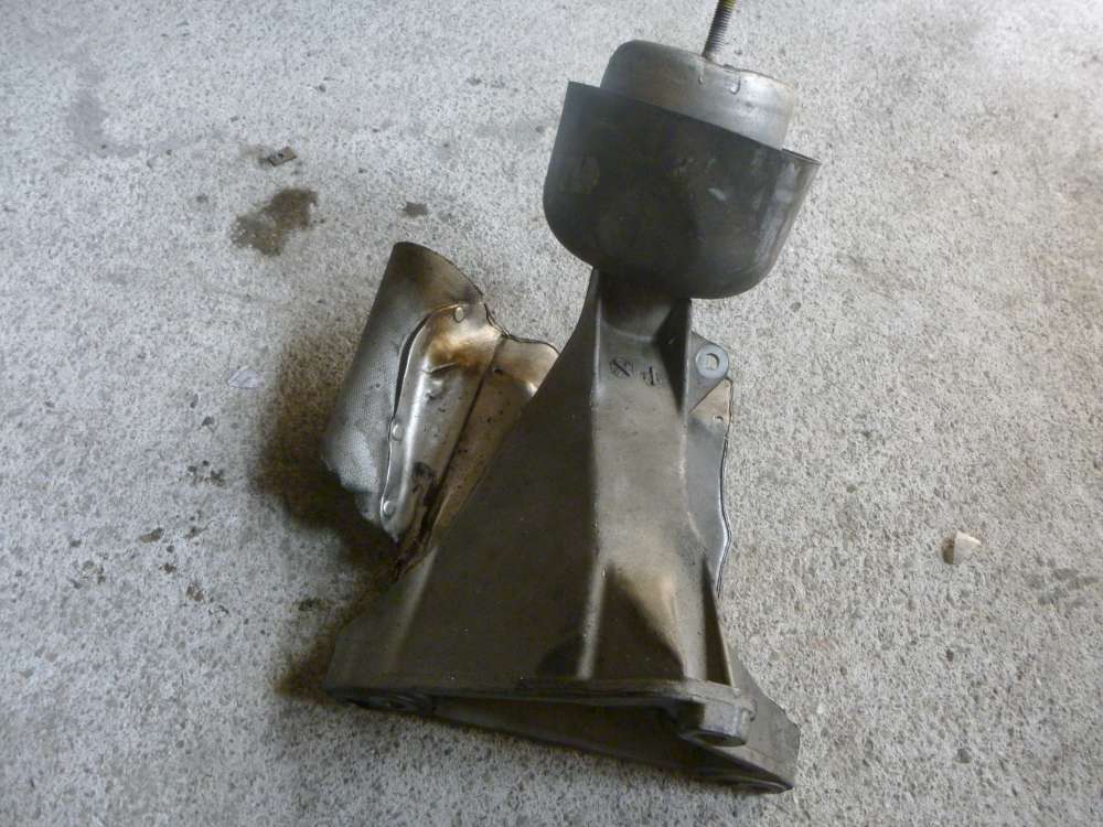 Audi A6 Motorstütze Motorhalter Rechts 8D0199388 8D0199379