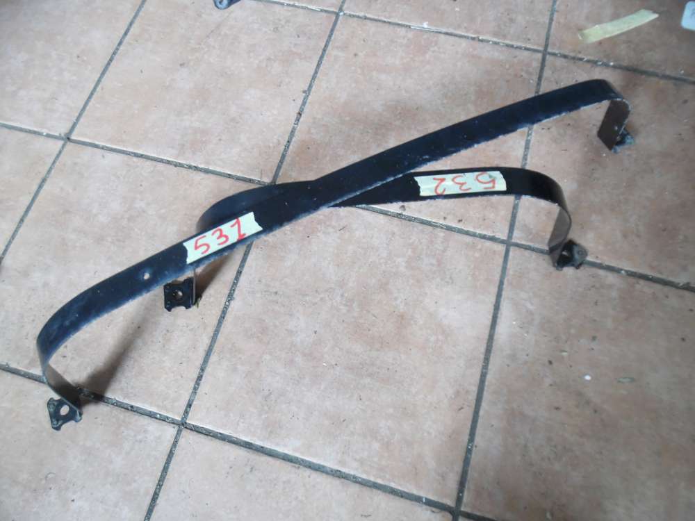 VW Passat 3B Halter Kraftstofftank 8E0201653 / 8E0201654