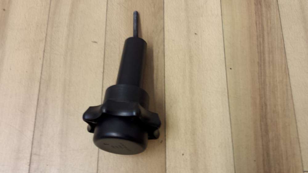 Audi A4 Bj:98 Halterung Verschraubung Reserverad 8D0803899M