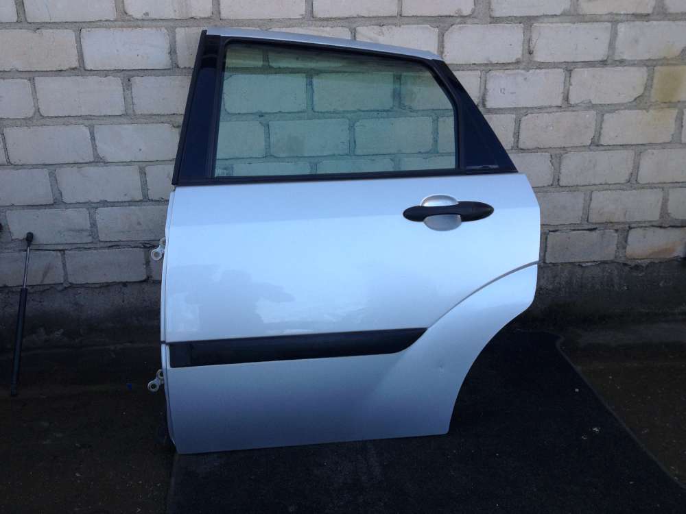Ford Focus DNW Kombi T?r Hinten Links Farbe: Silber