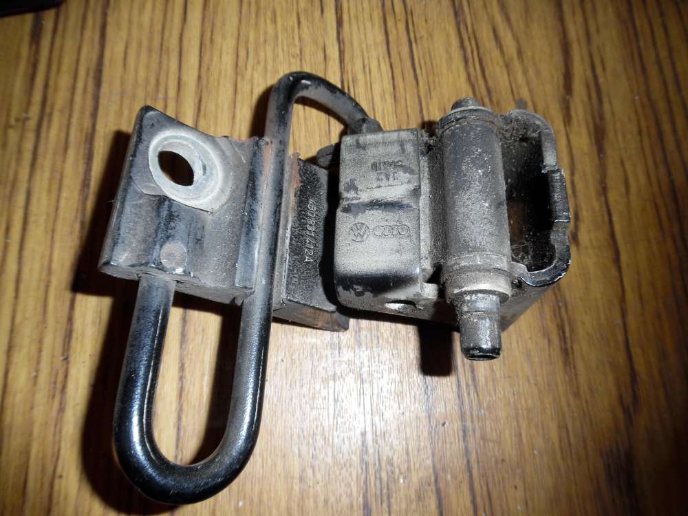 VW Golf IV original T?rscharnier Vorne Rechts Unten 4B0831412B
