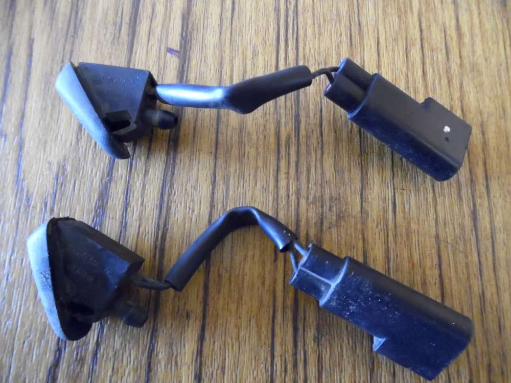 Ford Fiesta Waschwasserdüse Spritzdüse beheitzt XS41 17666 A