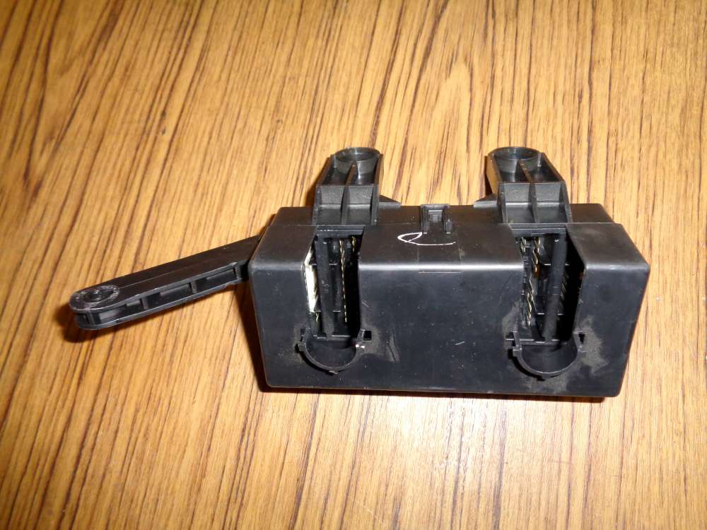 KIA Carnival Stromverteiler Masseanschluß 0K53A67SBI