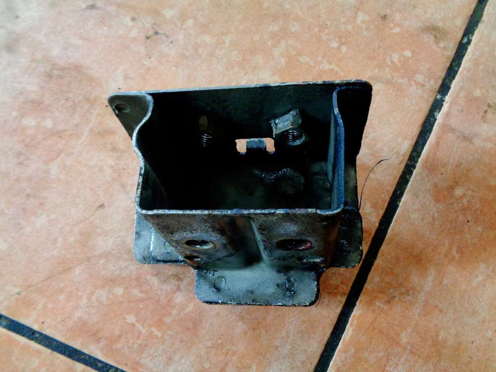Nissan Primera P12 Bj:03 2,2Di Halter Unten Rechts 62210AU300