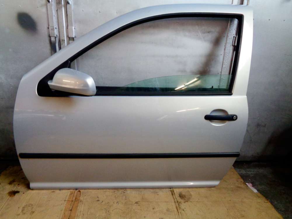 VW Golf 4 Bj:2000 3-T?rer T?r Vorne Links Silber Farbcode: LB7Z