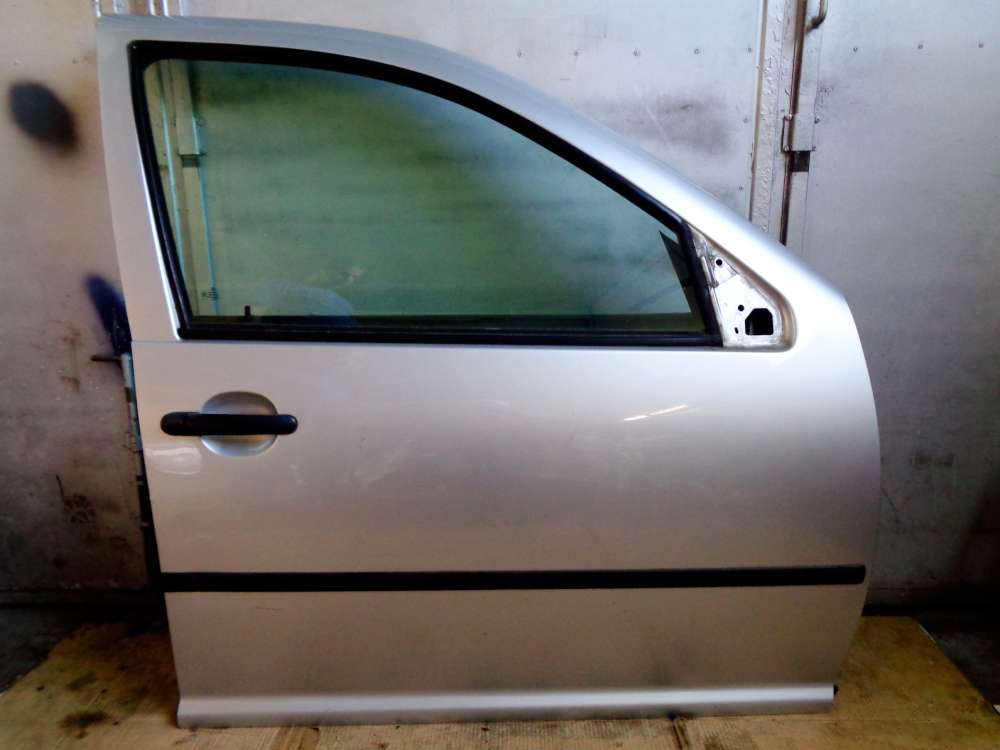 VW Golf 4 Kombi Bj:2002 T?r Vorne Rechts Silber Farbcode: LB7Z