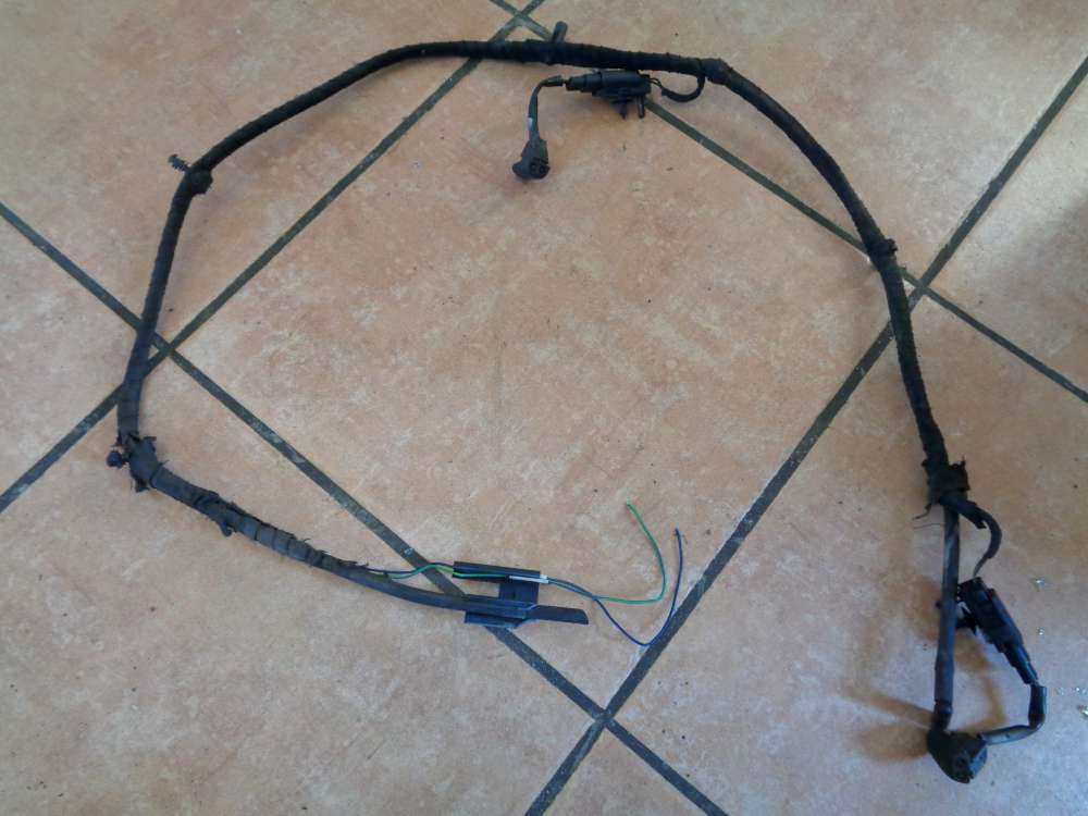 Ford Focus I Scheibenwaschdüse Spritzdüse XS4117666A