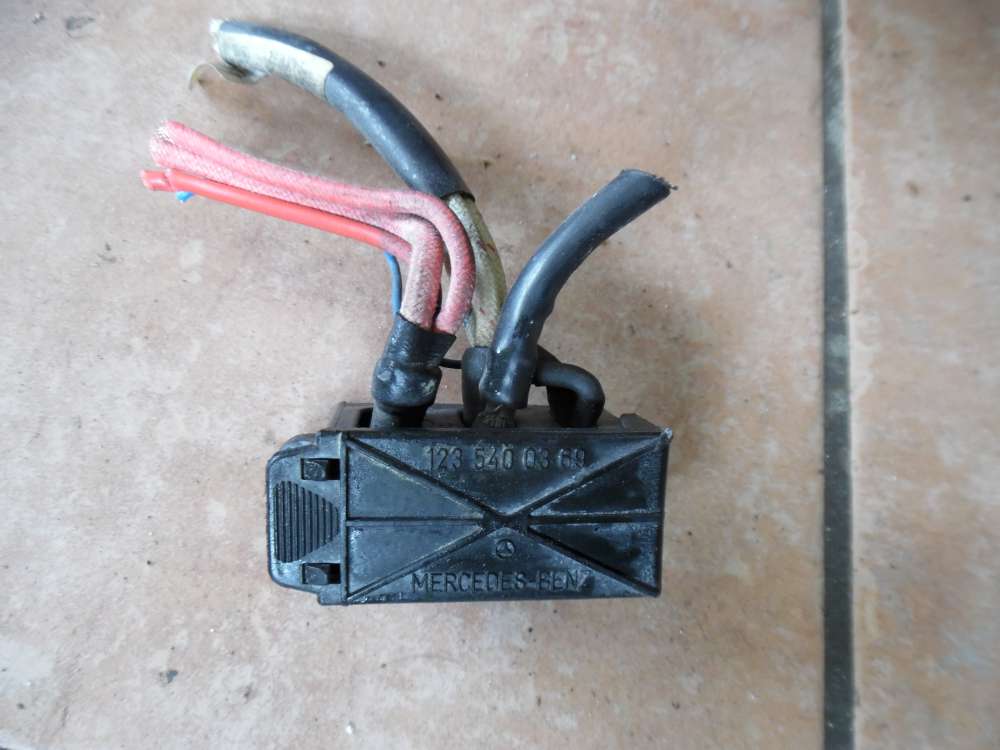 Mercedes-Benz 190E W201 Verteiler Kabelanschluss 1235400369