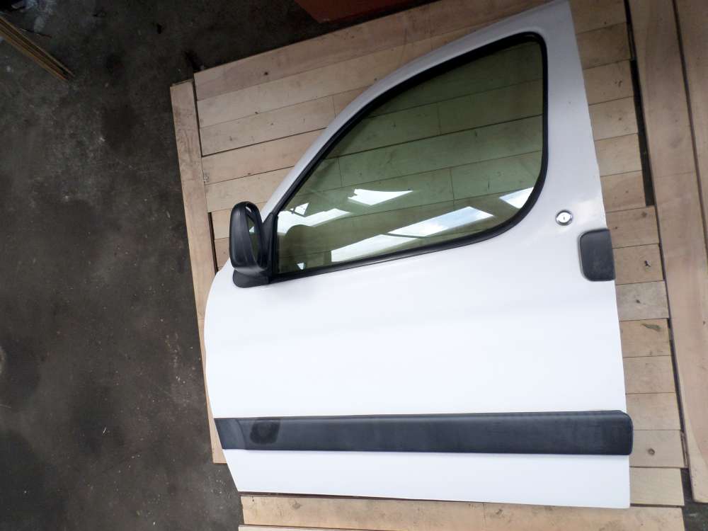 Peugeot Partner Bj 2001 T?r Fahrert?r vorne links Farbe: Wei?