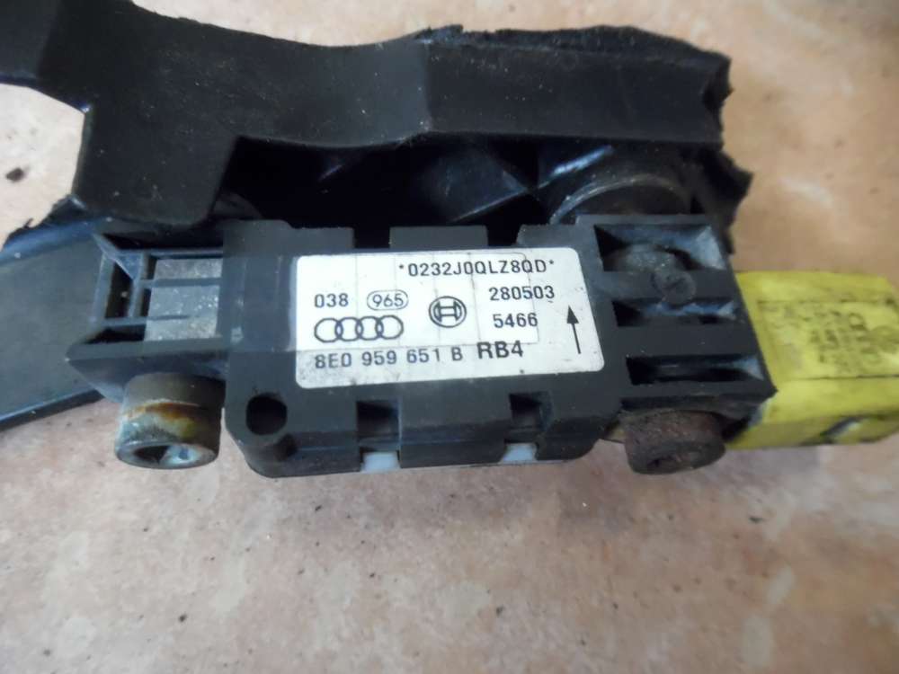 Audi A4 8E Airbag crash sensor 8E0959651B