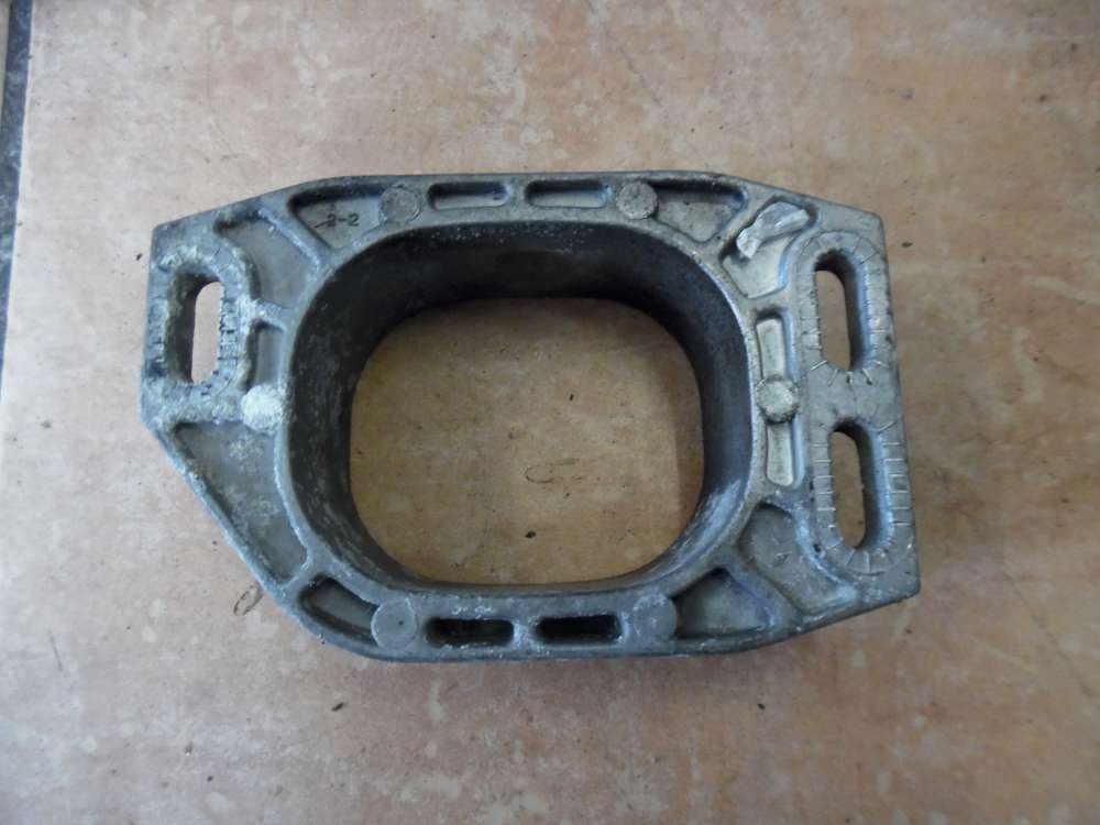 Audi A4 8E Halter Halterung 8D0199335