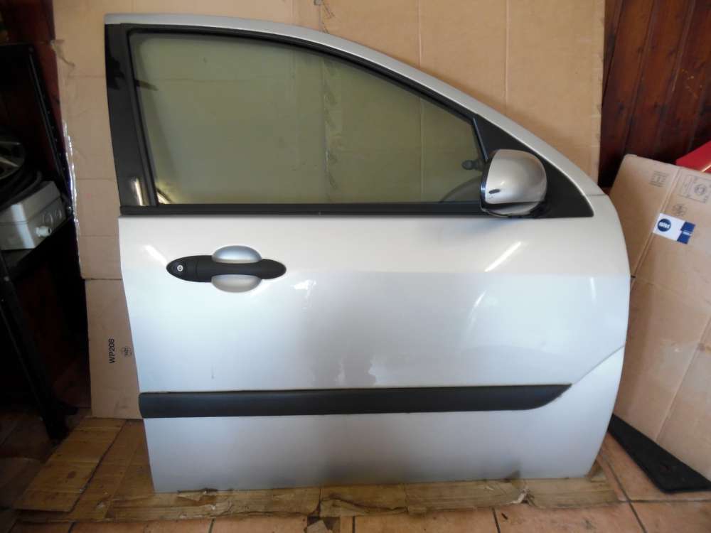 Ford Focus I 5-T?rer T?r Vorne Rechts Silber Farbcode : 08