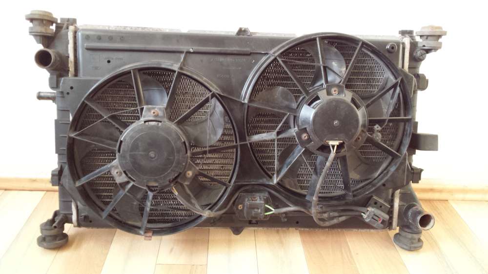 Ford Focus DNW Doppellüfter Wasserkühler Kondensator Bosch 98AB8C607/0130303871