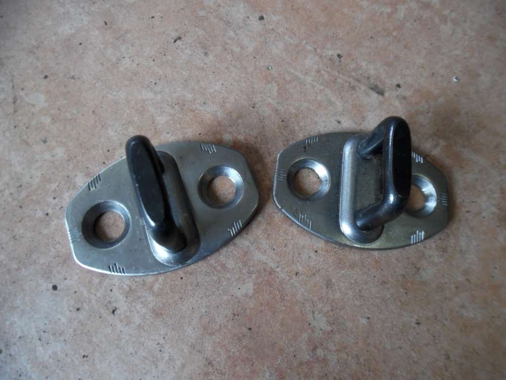 VW Polo 9N T?rschlie?keil Schlie?keil 3B0837033