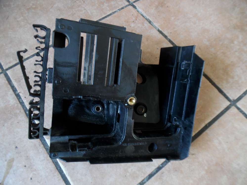 VW Golf V Halterung f?r Zentralelektrik 1K0907361
