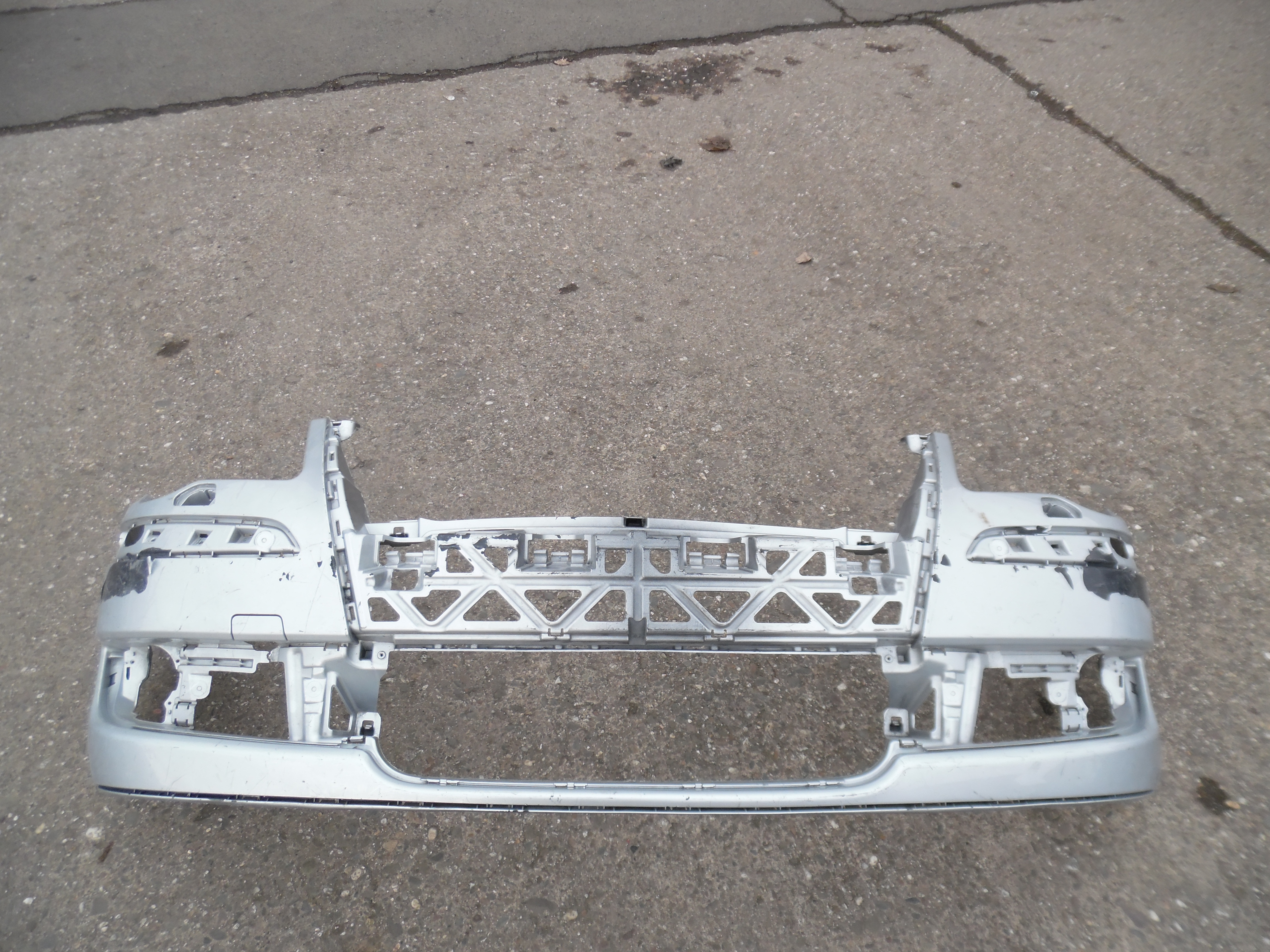 VW Touran Sto?stange Frontsto?stange Vorne 1T0807221