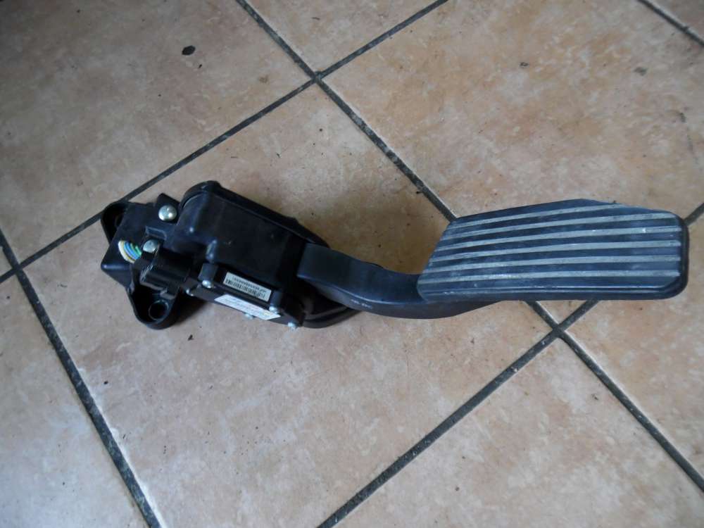 KIA Carens III Gaspedal Gaszug 32726-1D200