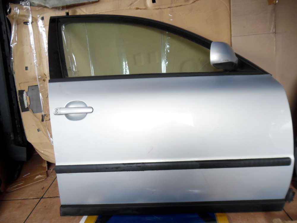 VW Passat 3B Limo T?r Vorne Rechts silber : LB7Z