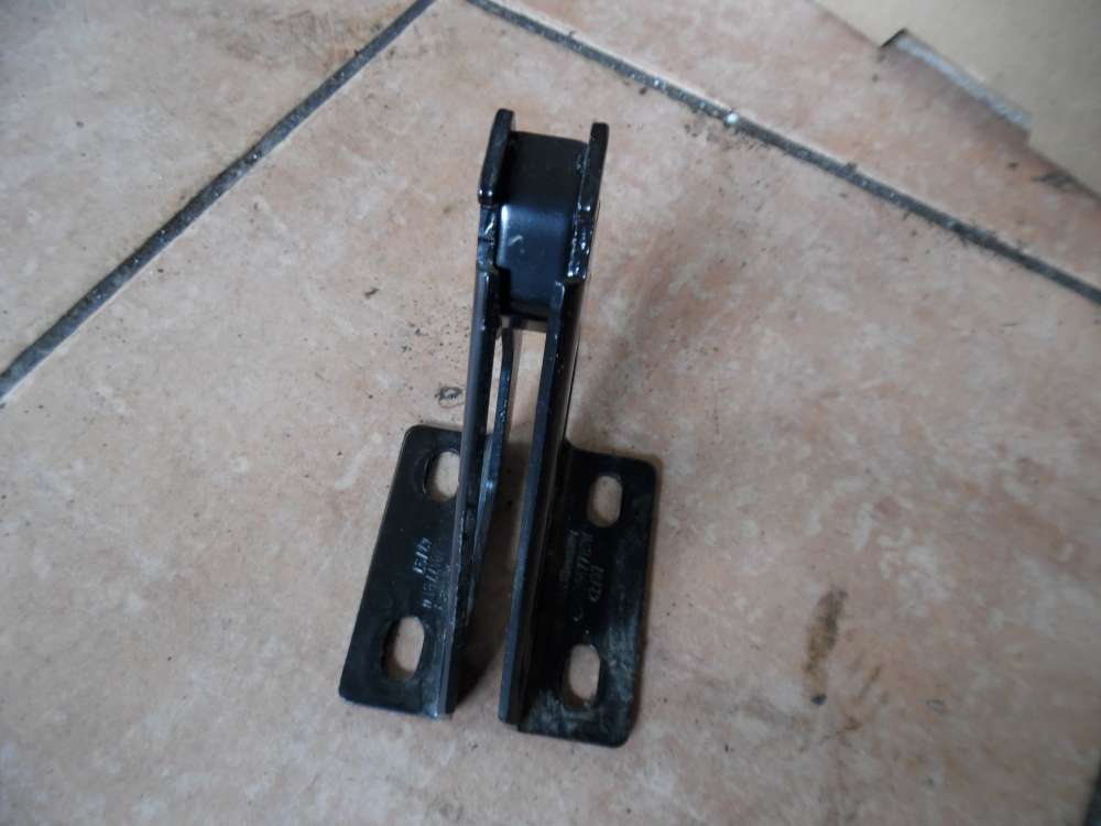 VW Passat 3B Halter Halterung R?ckbank Mitte 4B9886177