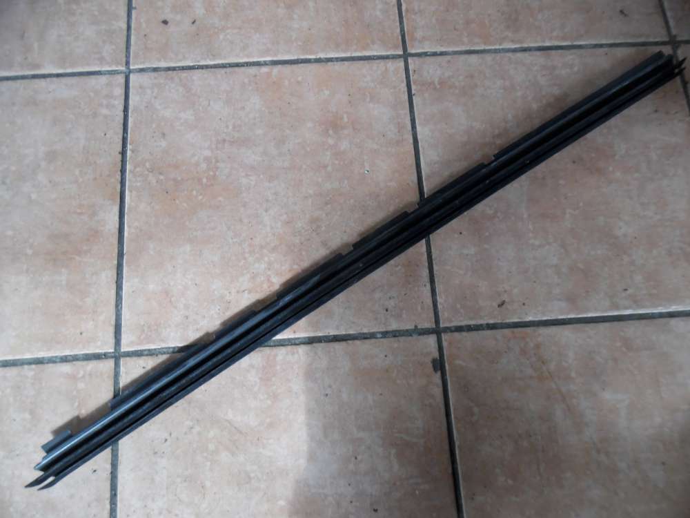 VW Touran 1T Schachtleiste Dichtung Innen Vorne Rechts 1T0837472