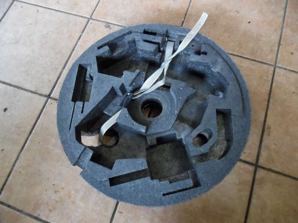 VW Golf V 1K Halter Werkzeugeinsatz für Notrad 8P0012109