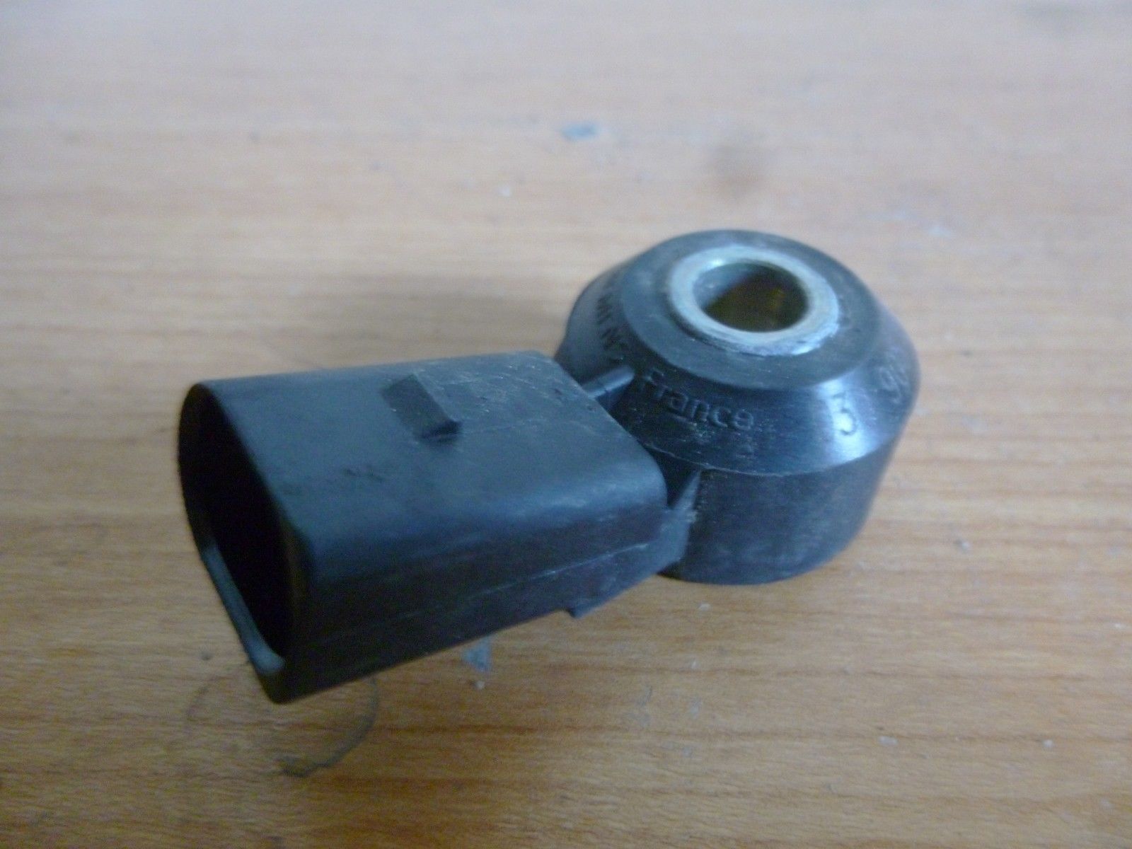 VW Touran Bj:2004 Klopf sensor 030905770