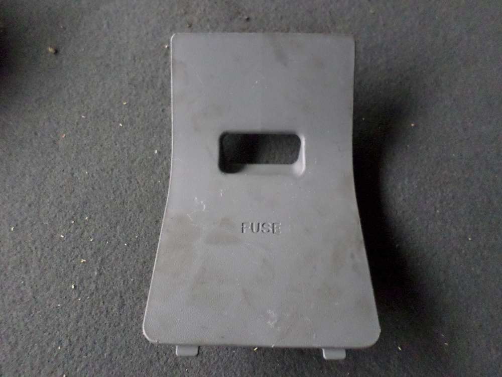 Original TOYOTA YARIS Verso FUSE BOX COVER 55545-52010